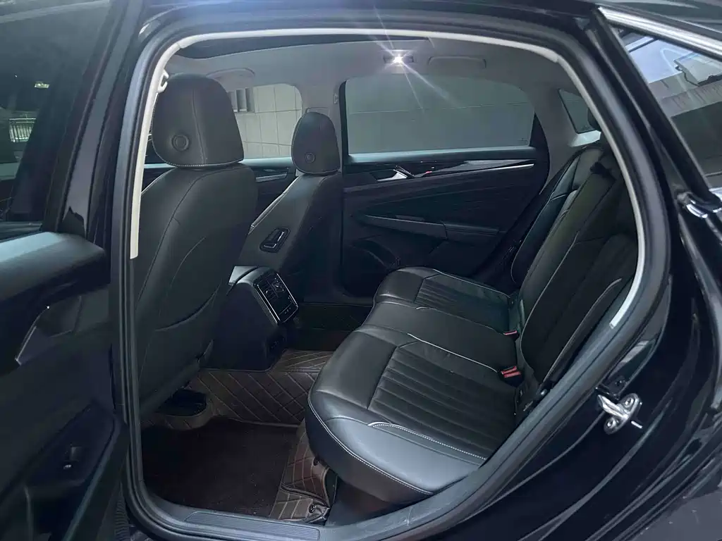 Volkswagen Passat 2023 330TSI Elite