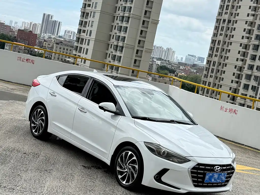 Hyundai Elantra — миниатюра 3