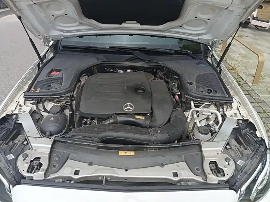 Mercedes-Benz E-Class (Import) — миниатюра 10