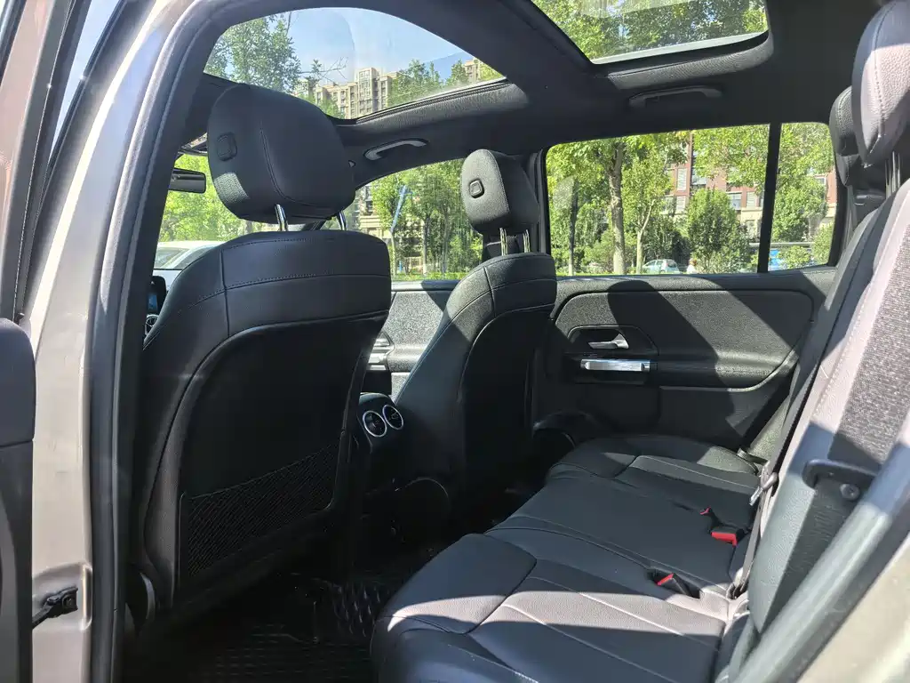 Mercedes-Benz GLB — миниатюра 9