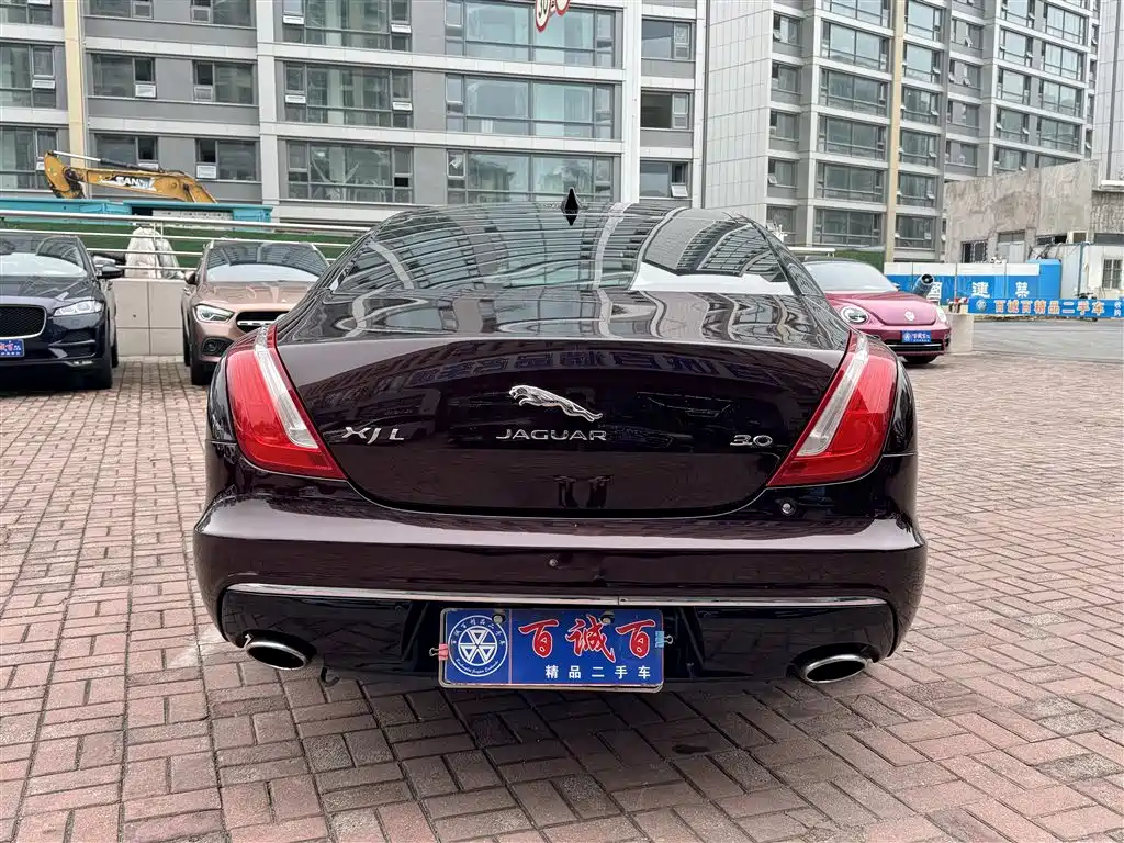 JAGUAR XJ
