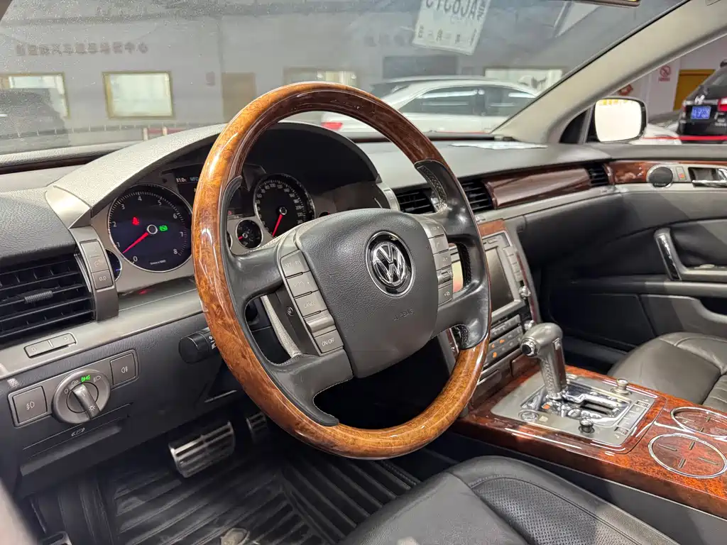 Volkswagen Phaeton — миниатюра 13