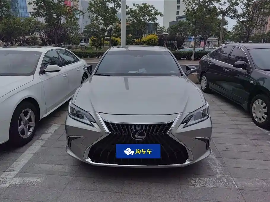 Lexus ES 2022 300h