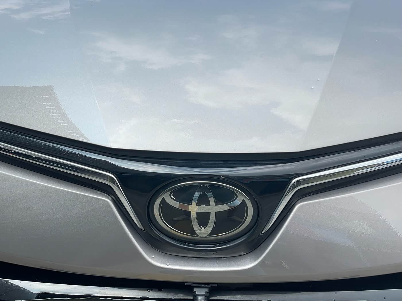 Toyota Corolla 1.2 л 2021 г. Серебристо-серый, пробег 13000 км