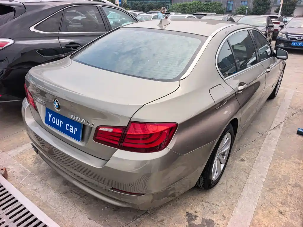 BMW 5 Series — миниатюра 5