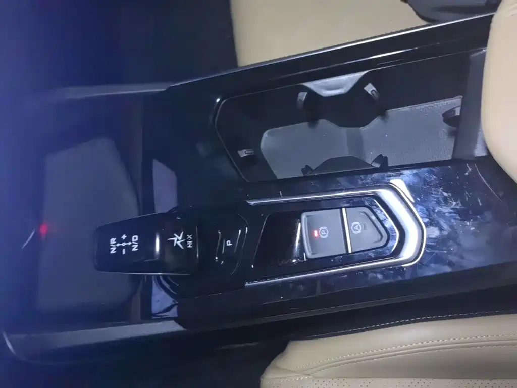 Geely L HiP — миниатюра 15