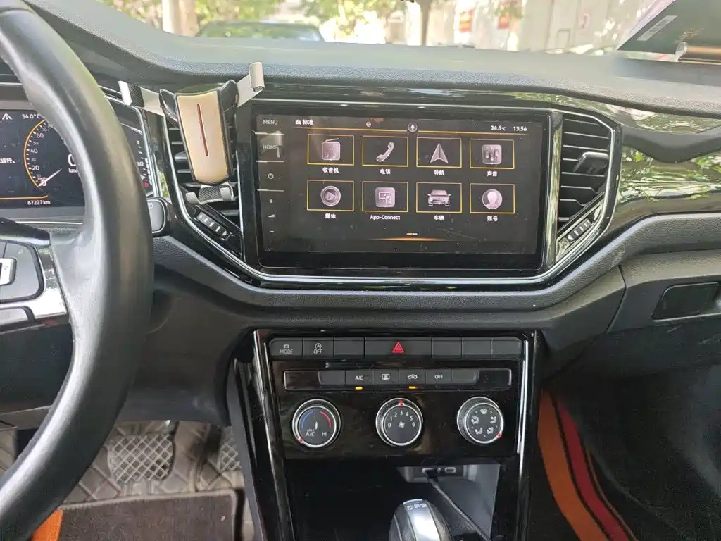 Volkswagen T-Roc — миниатюра 9