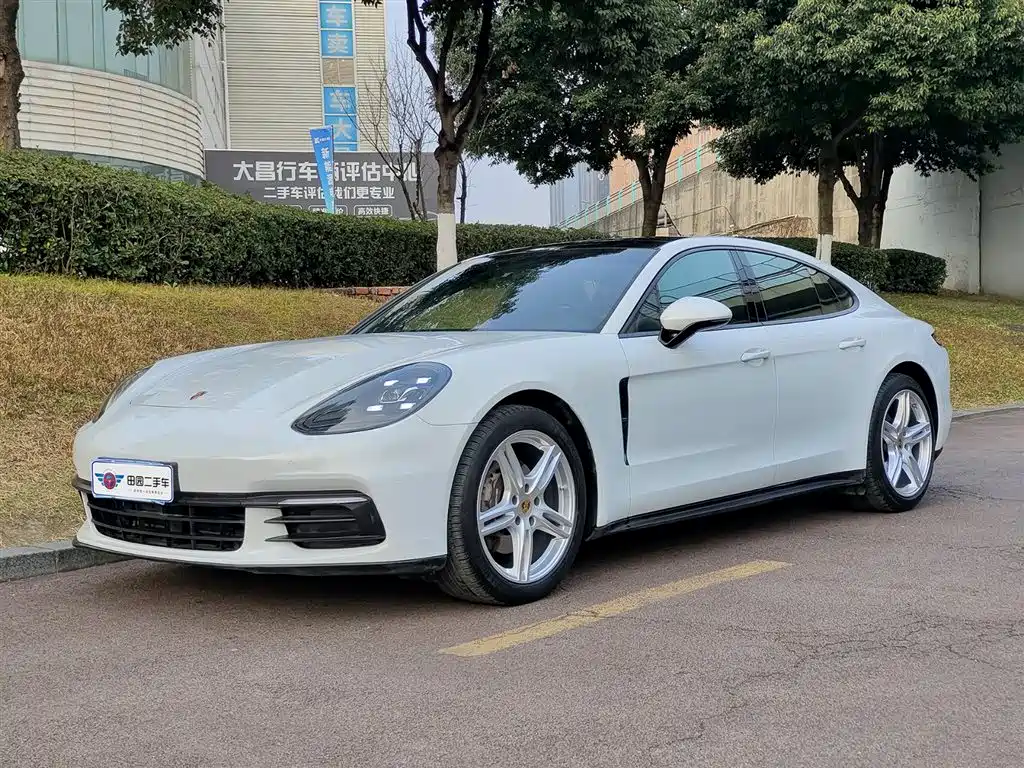 PORSCHE PANAMERA