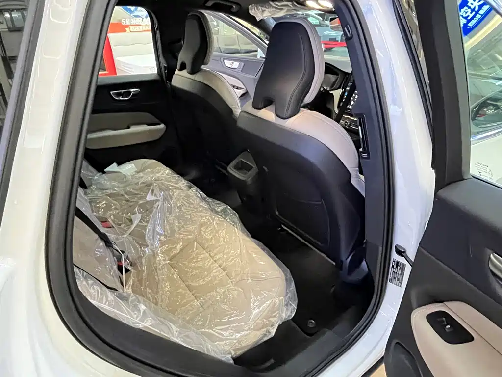 Volvo XC60 2026 B5 Luxury
