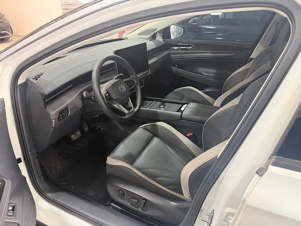 VOLKSWAGEN ID.7 VIZZION