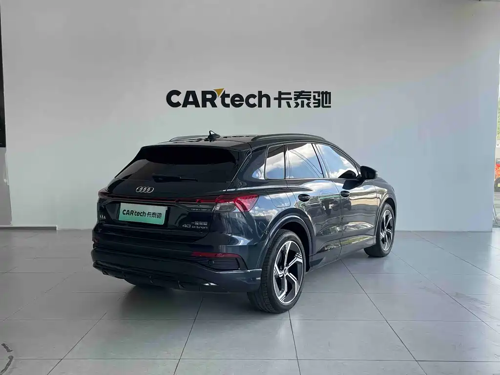 Audi Q4 e-tron 2023 — фото 6