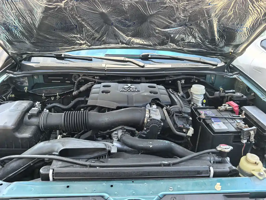 Mitsubishi Pajero Sport — миниатюра 14