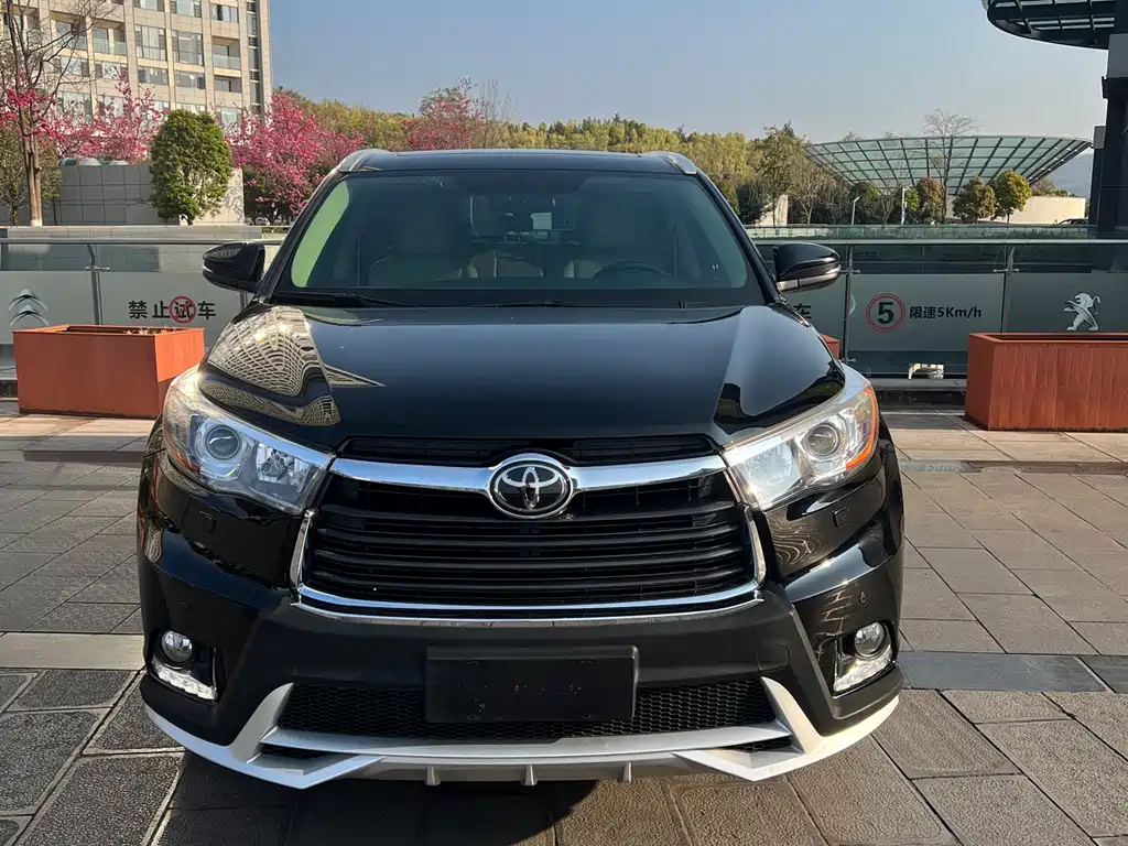 TOYOTA HIGHLANDER