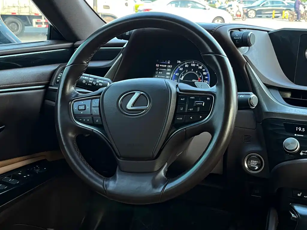 Lexus ES — миниатюра 19