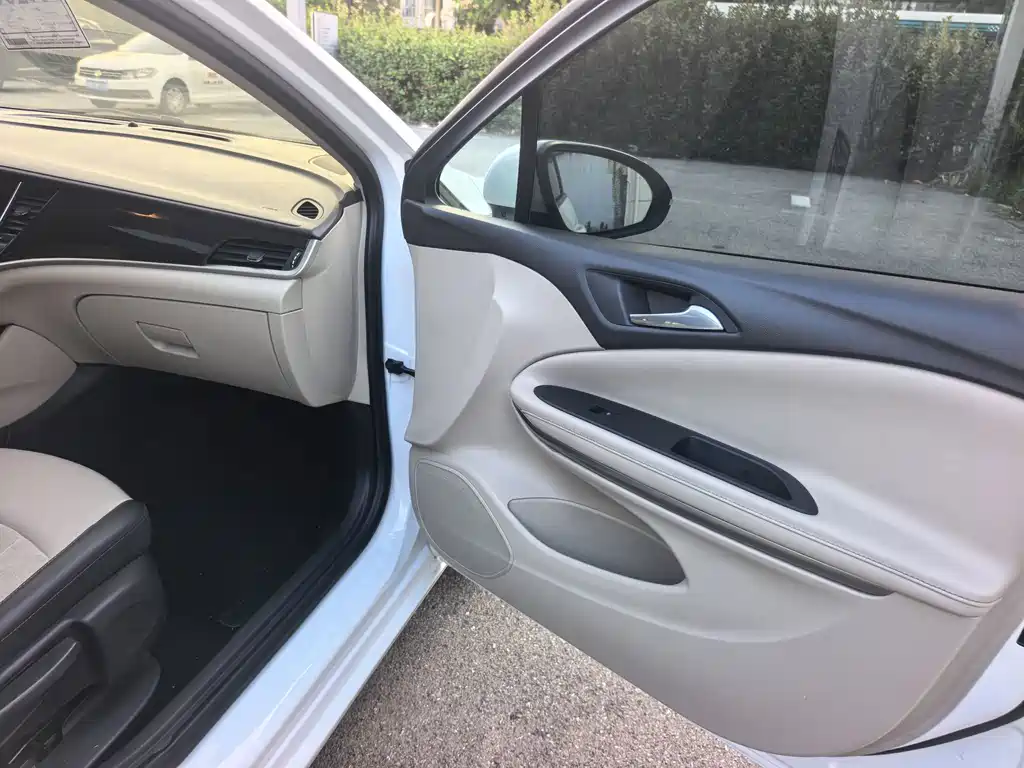 Buick Verano — миниатюра 8