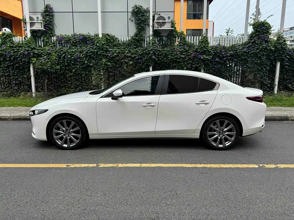 Mazda Mazda3 3 2025 2.0L AT