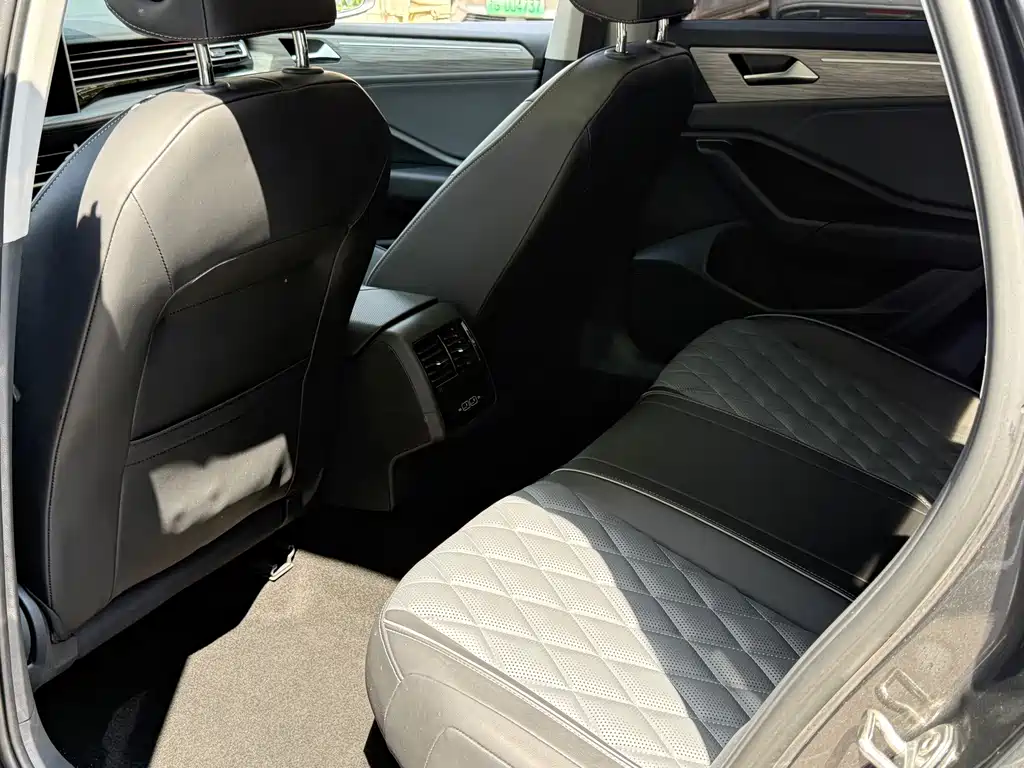 Volkswagen Sagitar — миниатюра 12