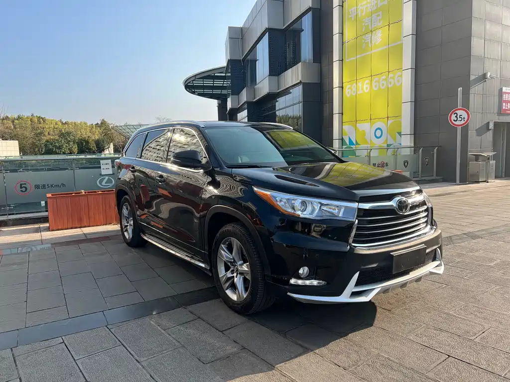 TOYOTA HIGHLANDER