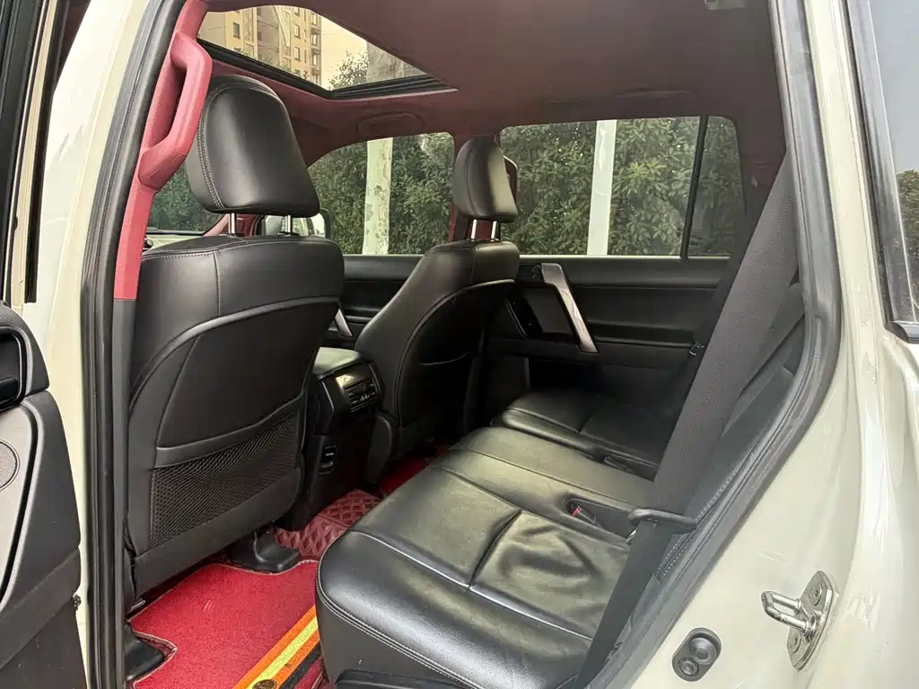 Toyota Land Cruiser Prado 2016 2.7L AT Luxury