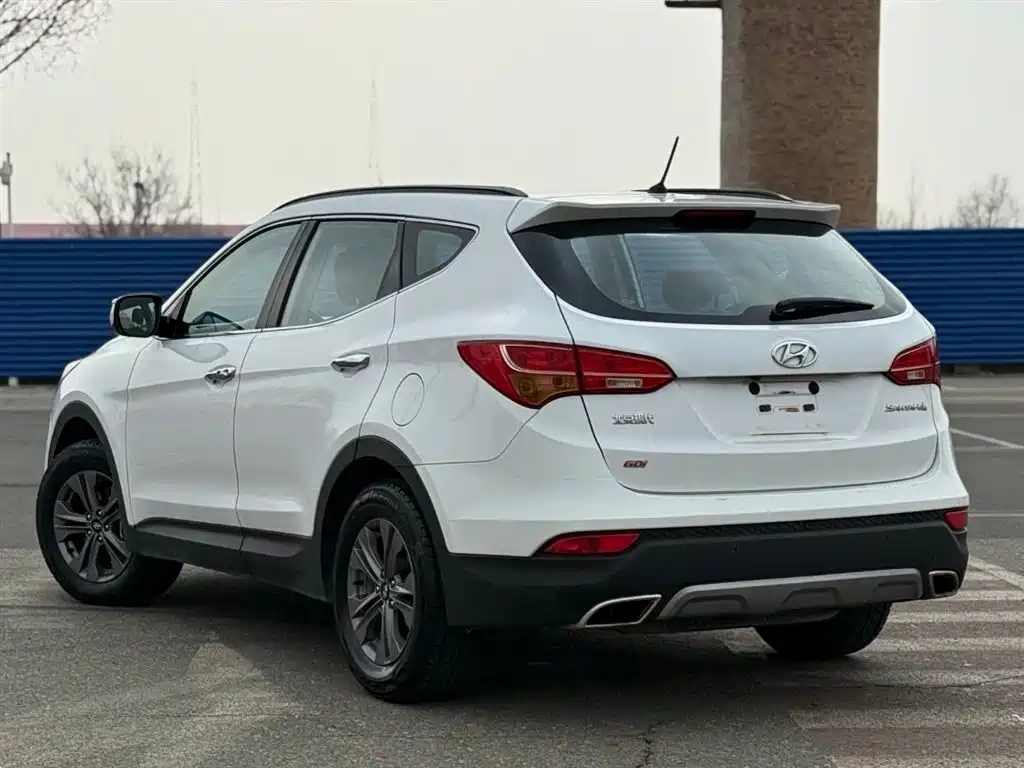 Hyundai Santa Fe 2013 2.4L AT