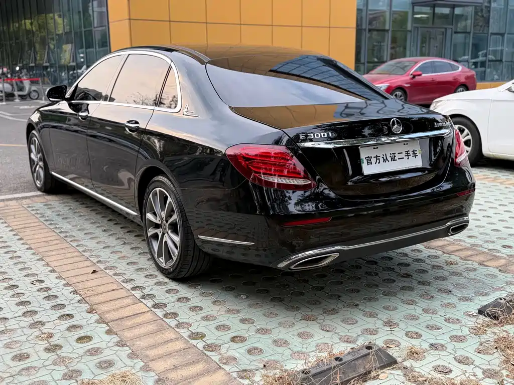 Mercedes-Benz E-Class — миниатюра 6