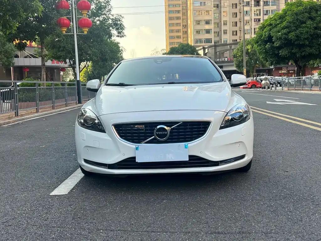 Volvo V40 — миниатюра 2