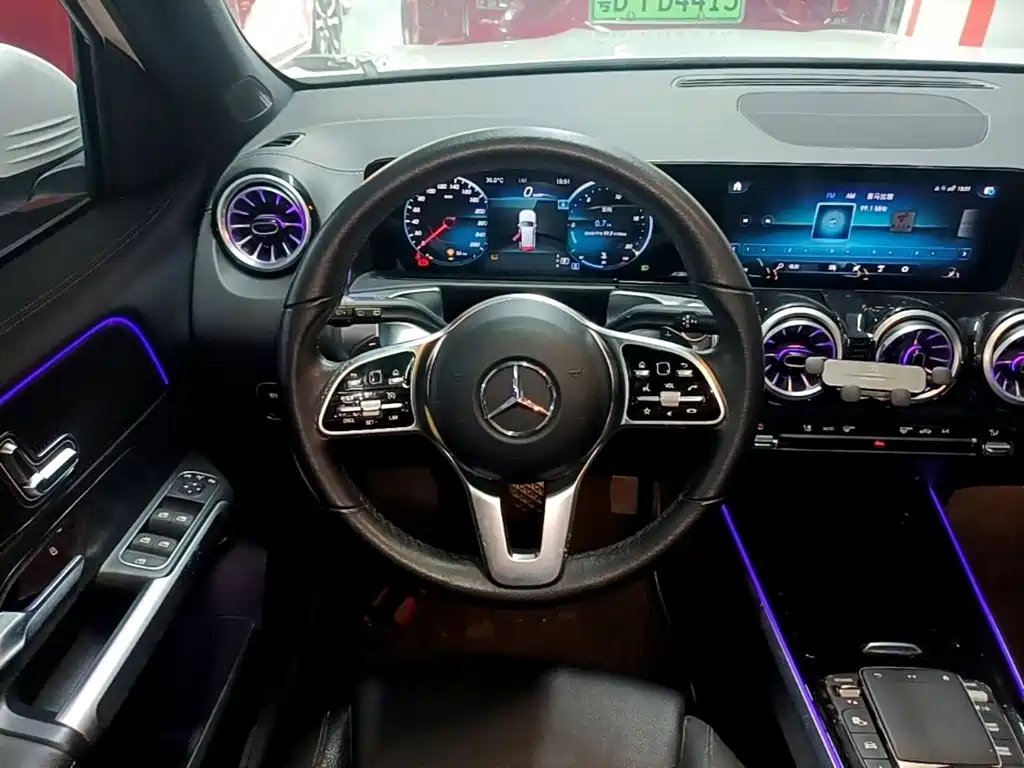 Mercedes-Benz GLB — миниатюра 11