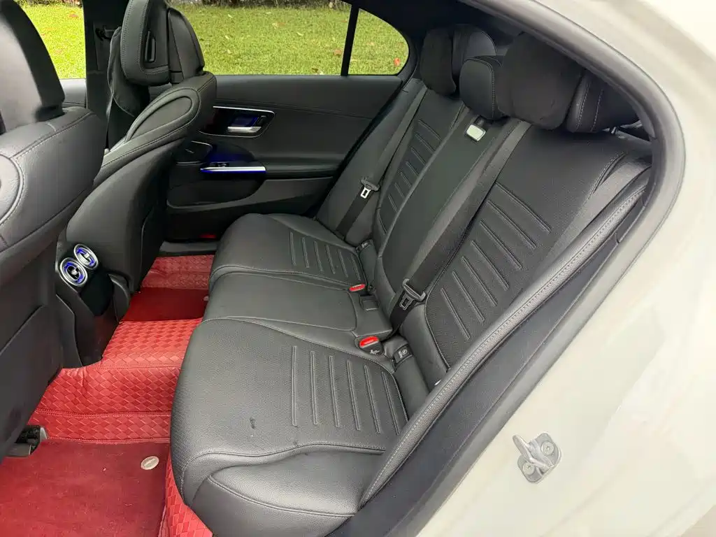 Mercedes-Benz C-Class — миниатюра 12