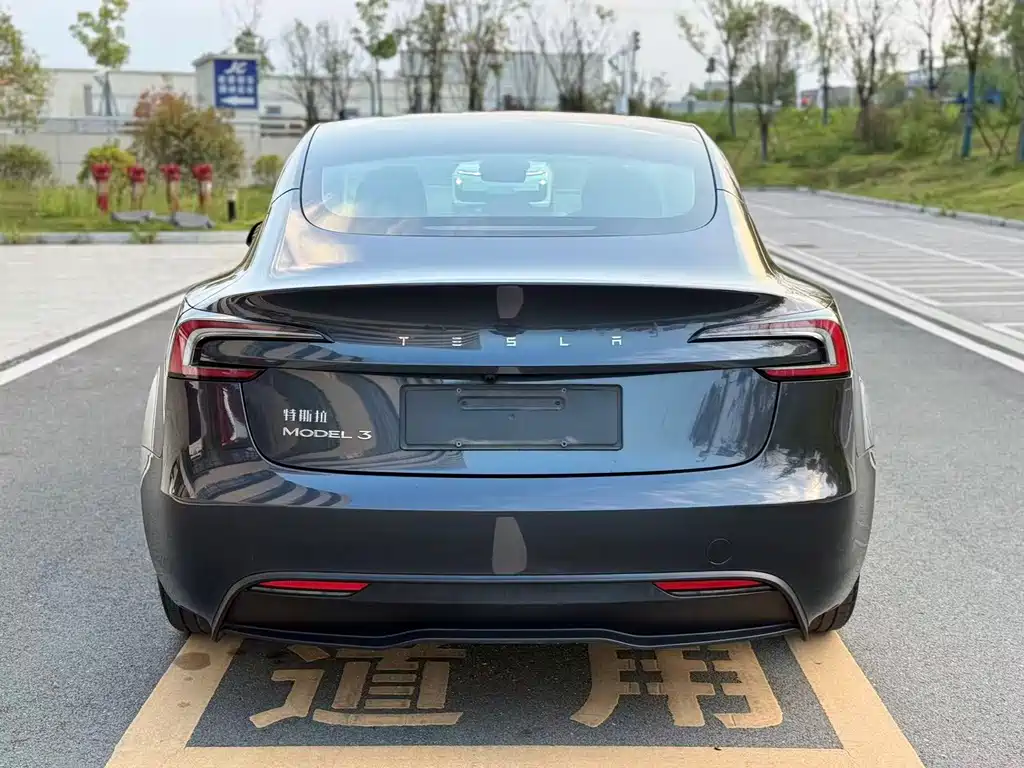 Tesla Model 3 — миниатюра 8