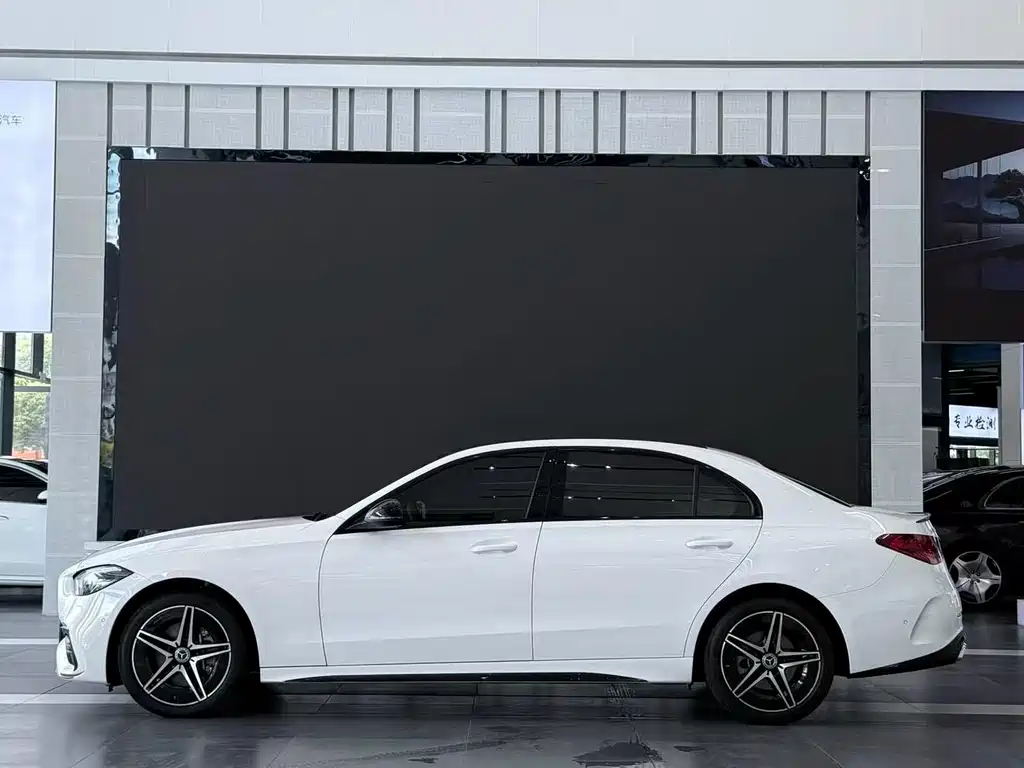 Mercedes-Benz C-Class — миниатюра 3