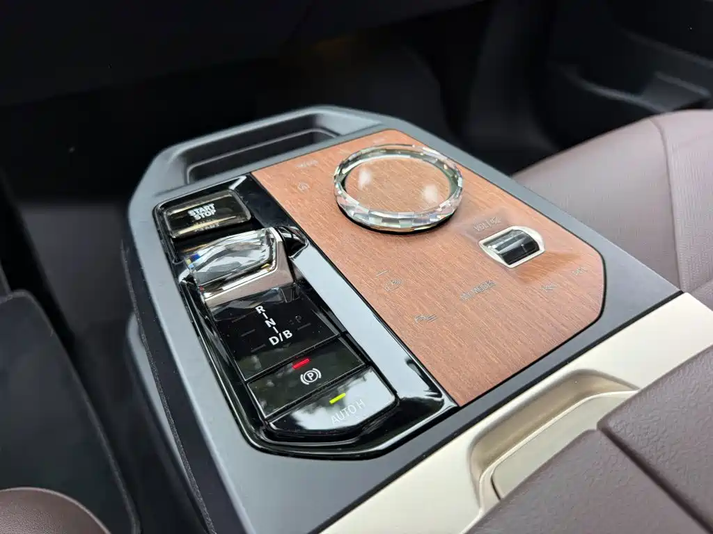 BMW iX — миниатюра 9