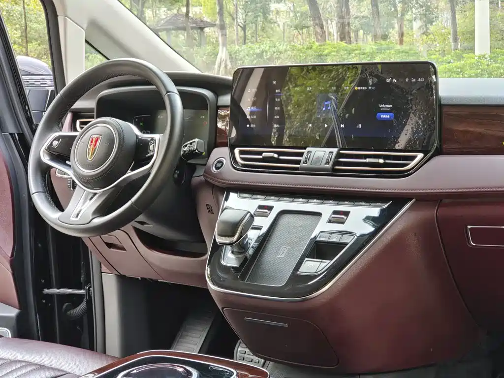 Hongqi HQ9 2023 2.0T