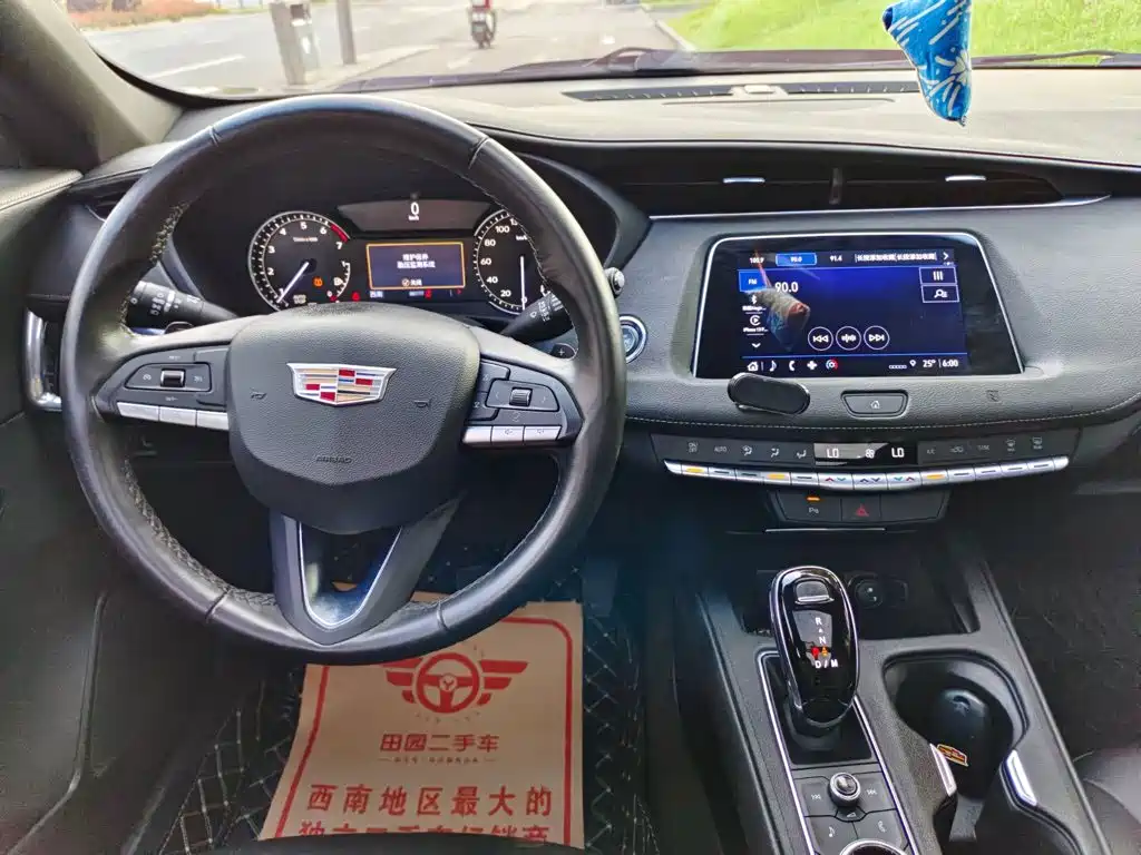 Cadillac XT4 — миниатюра 12