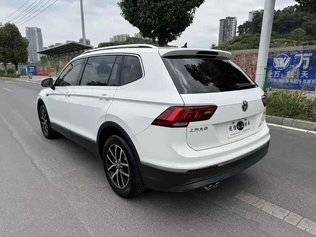 Volkswagen Tiguan L — миниатюра 12