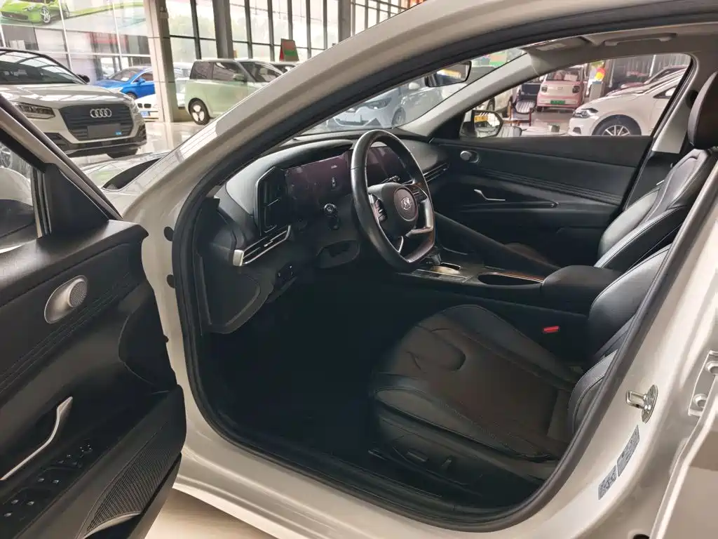 Hyundai Elantra — миниатюра 16
