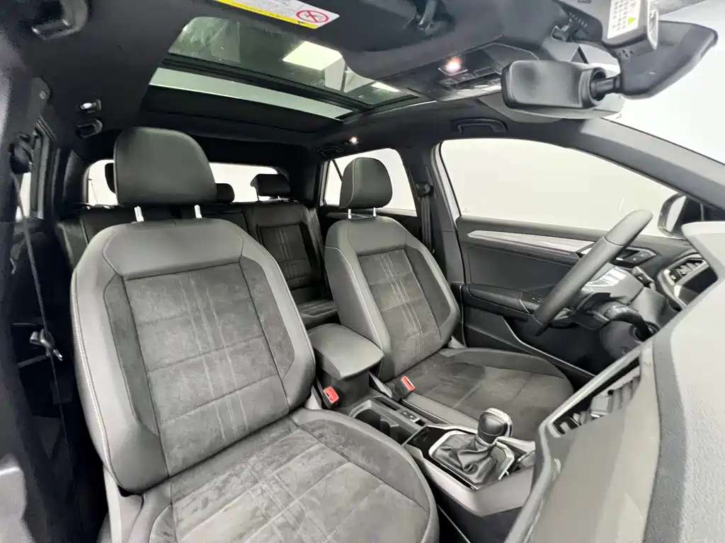 Volkswagen T-Roc — миниатюра 12