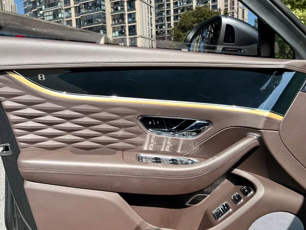 Bentley Flying Spur PHEV — миниатюра 14