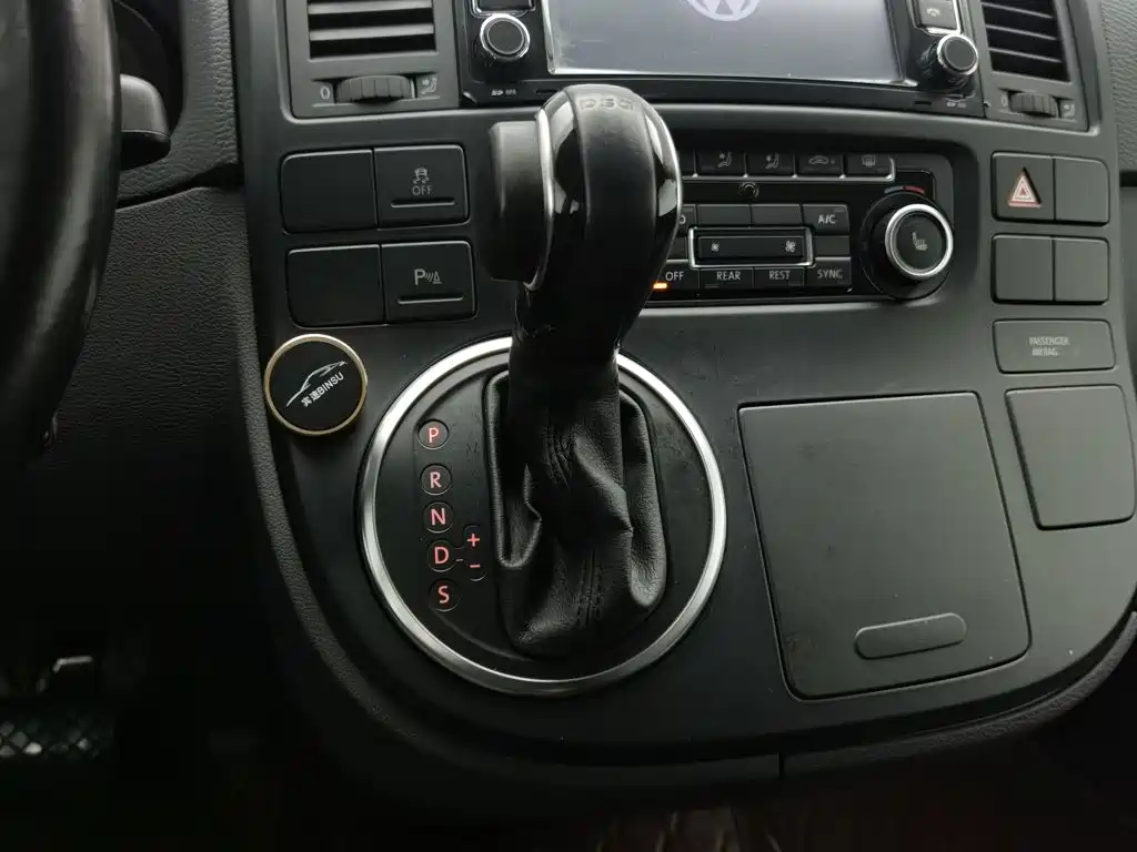 Volkswagen Multivan — миниатюра 13