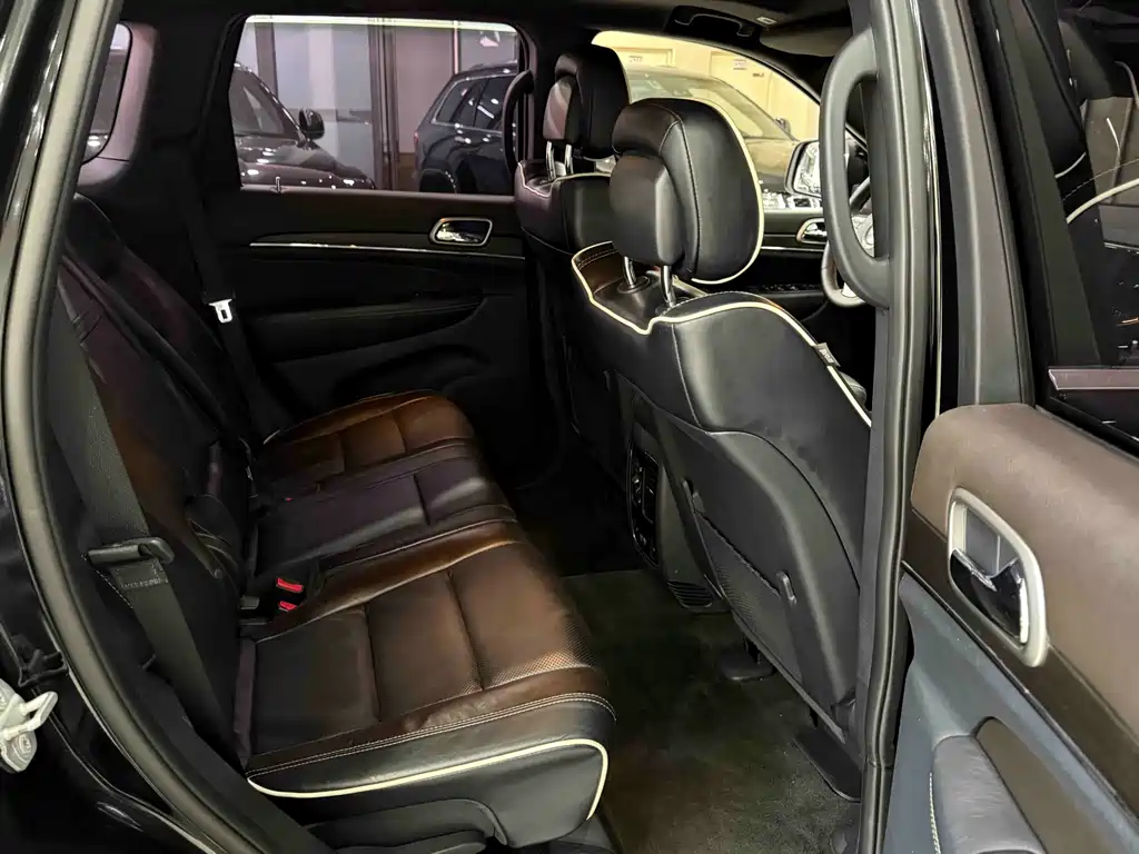 Jeep Grand Cherokee (Import) — миниатюра 12