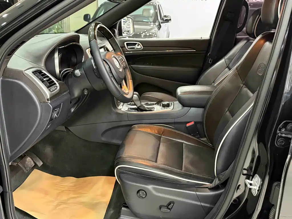 Jeep Grand Cherokee (Import) — миниатюра 10