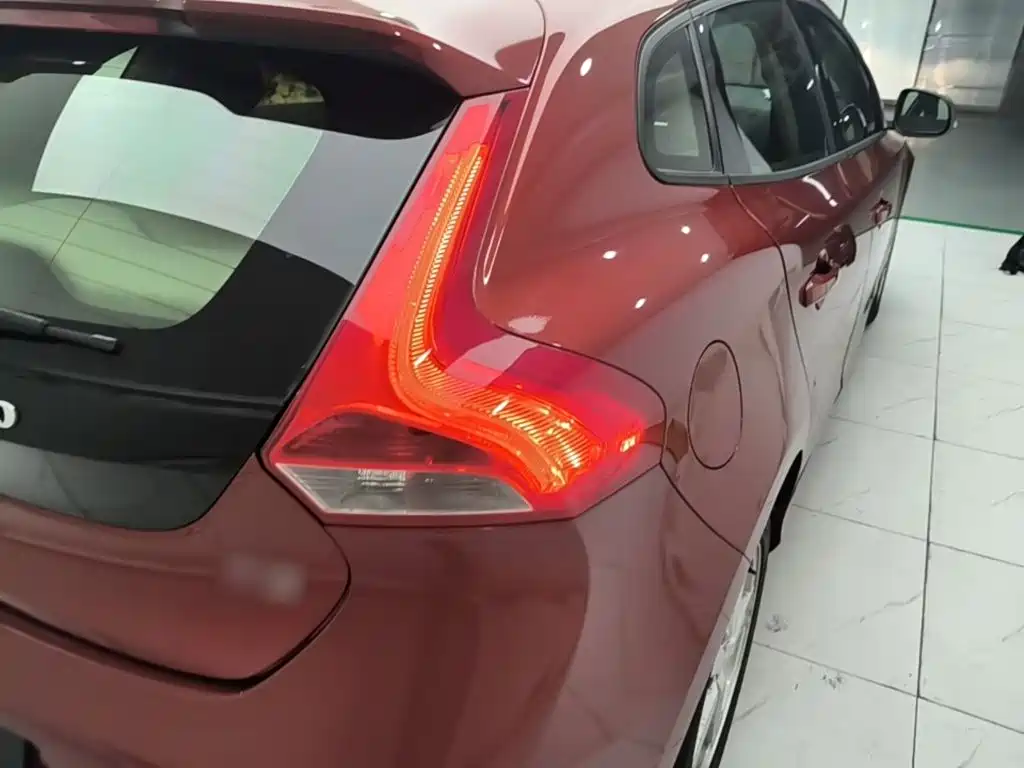 Volvo V40 — миниатюра 8