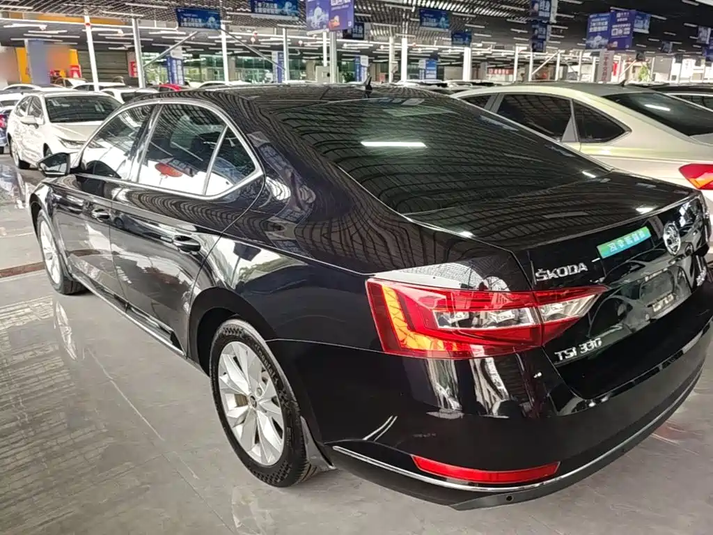 Skoda Superb — миниатюра 5