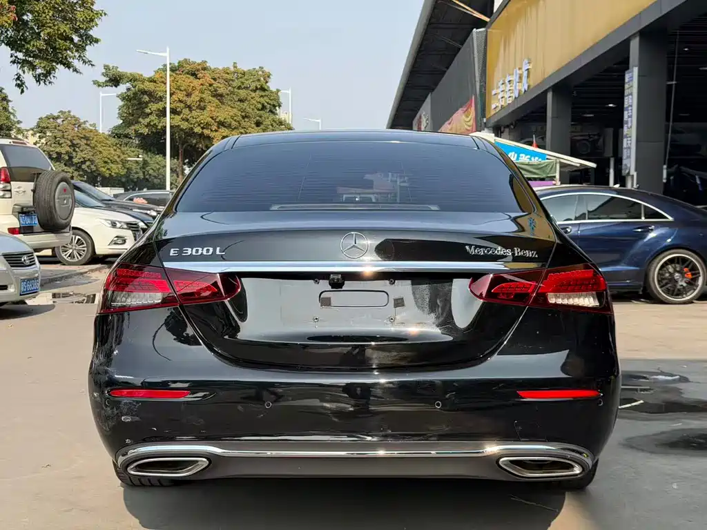 MERCEDES-BENZ E CLASS