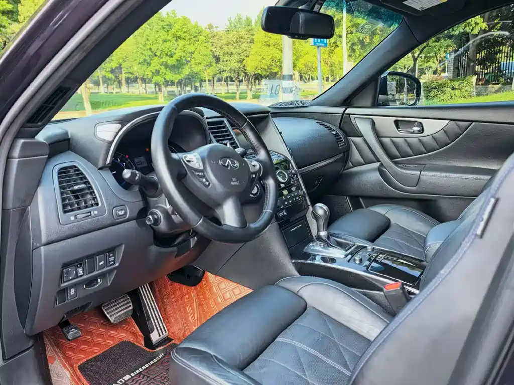 Infiniti QX70 — миниатюра 7