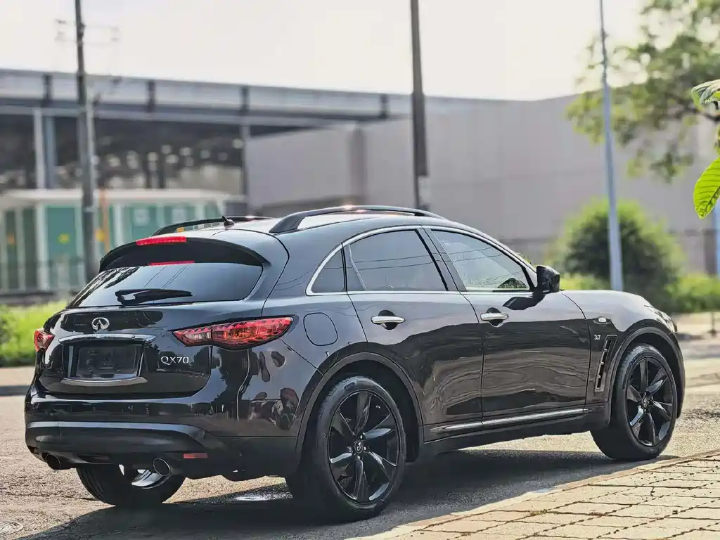 Infiniti QX70 — миниатюра 4