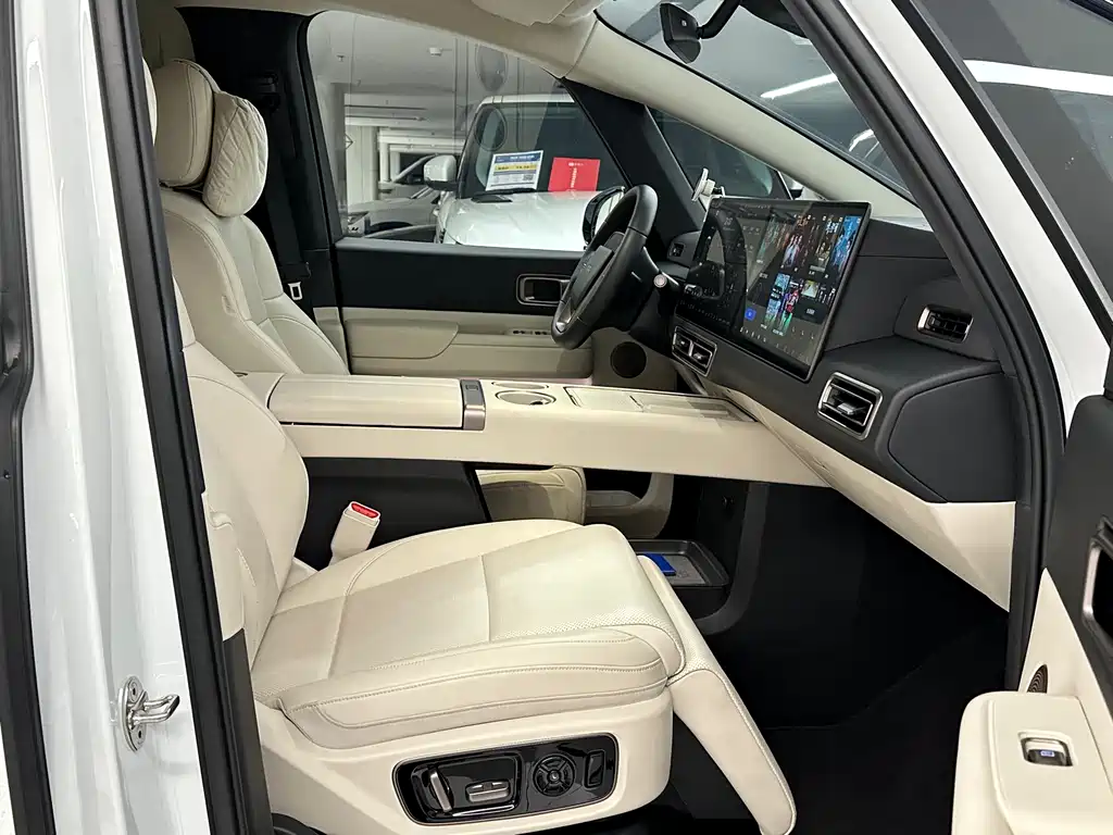 Li Auto MEGA 2025 Home