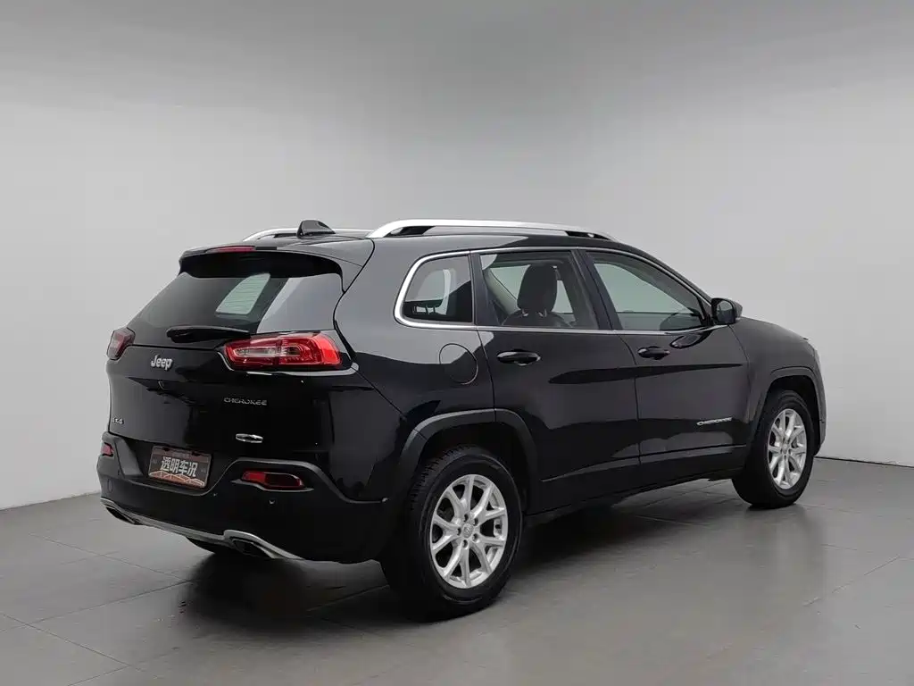 Jeep Cherokee — миниатюра 2