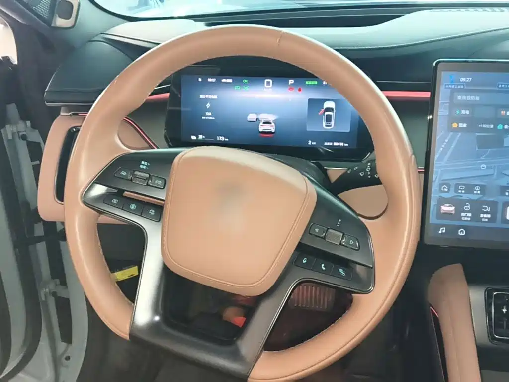 BYD L EV — миниатюра 11