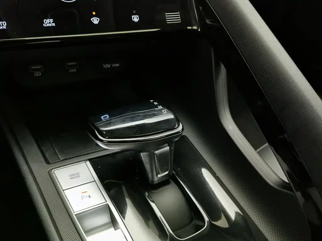 Hyundai Elantra — миниатюра 13