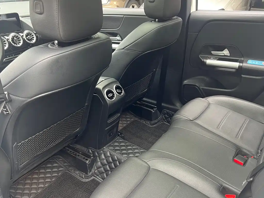 Mercedes-Benz GLA — миниатюра 6